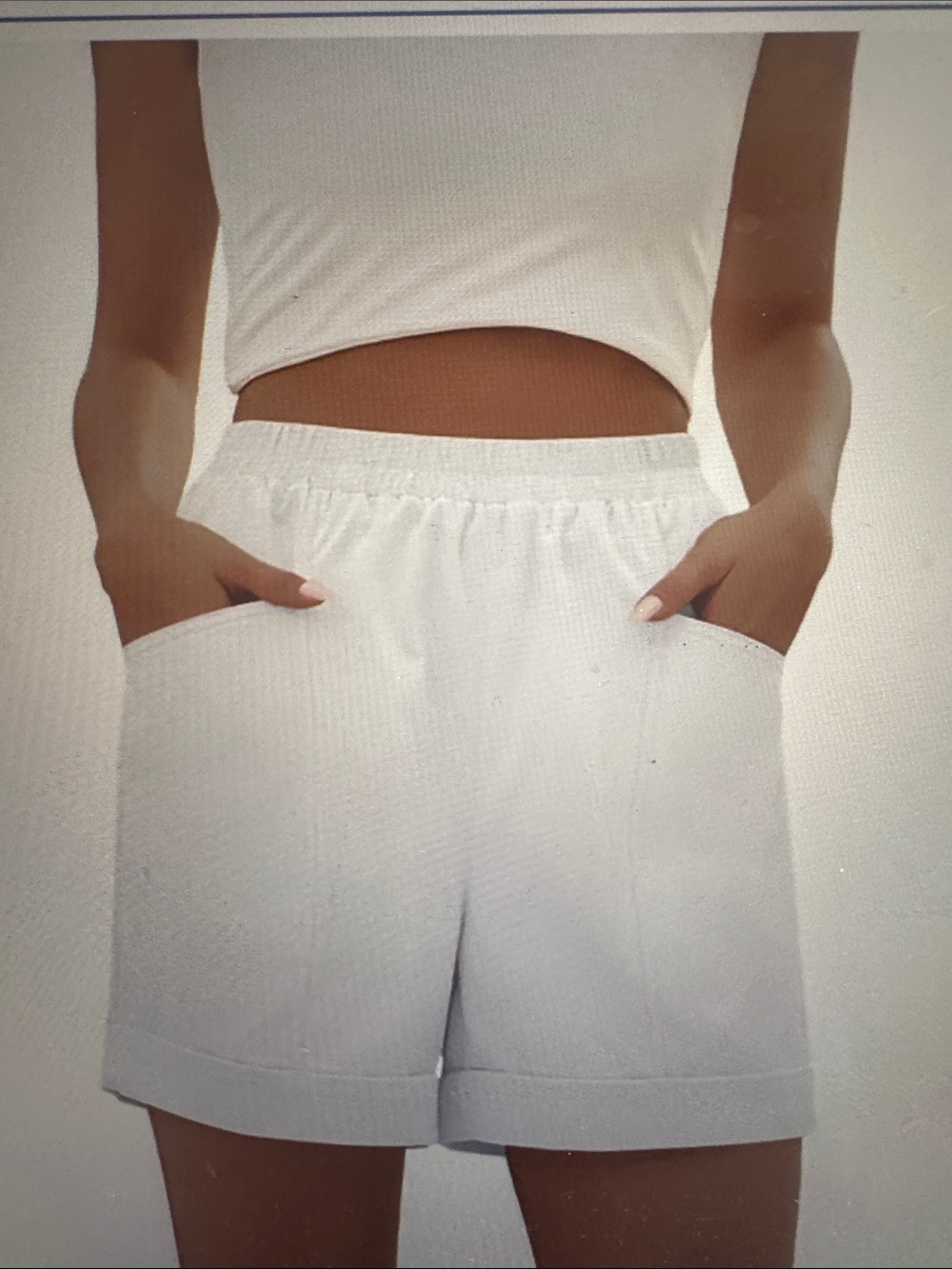 Relaxed White Elastic-Waist Bermuda Shorts with Pockets